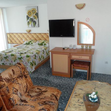 Sianie Guest House Равда Екстер'єр фото