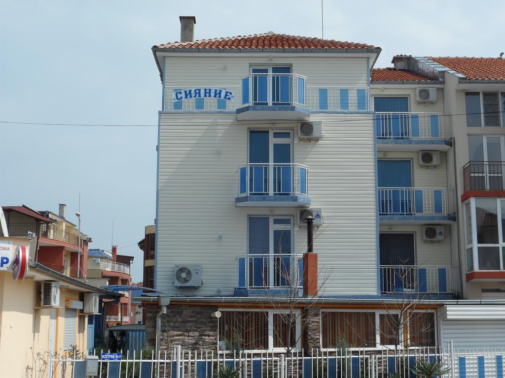 Sianie Guest House Равда Екстер'єр фото