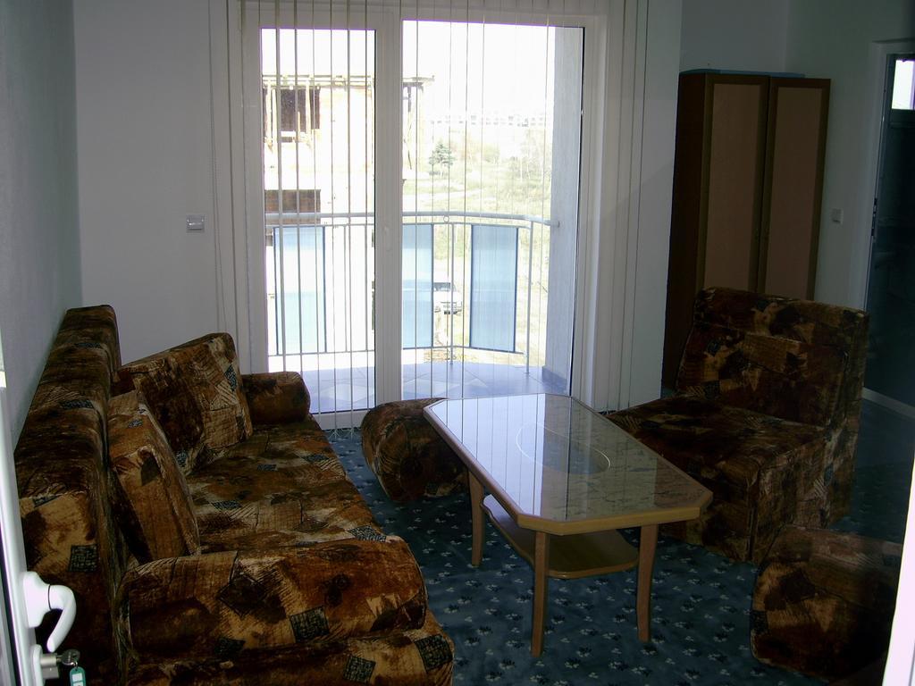 Sianie Guest House Равда Екстер'єр фото