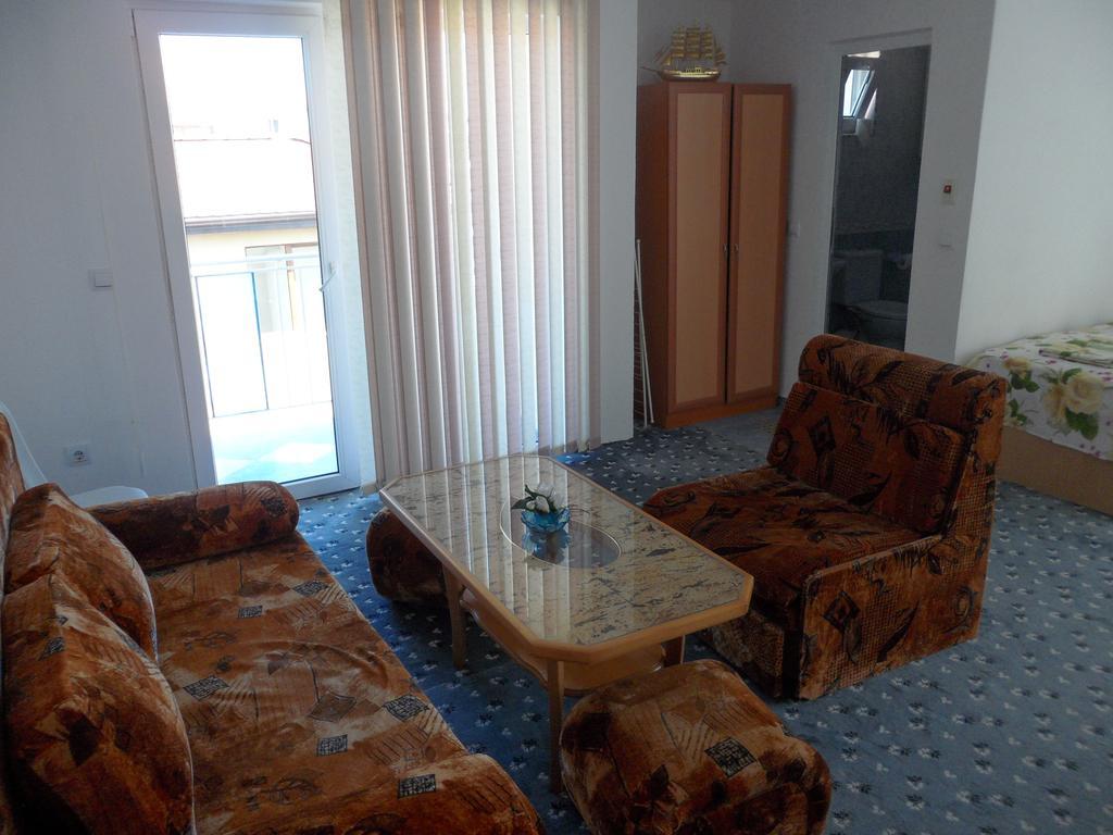 Sianie Guest House Равда Екстер'єр фото