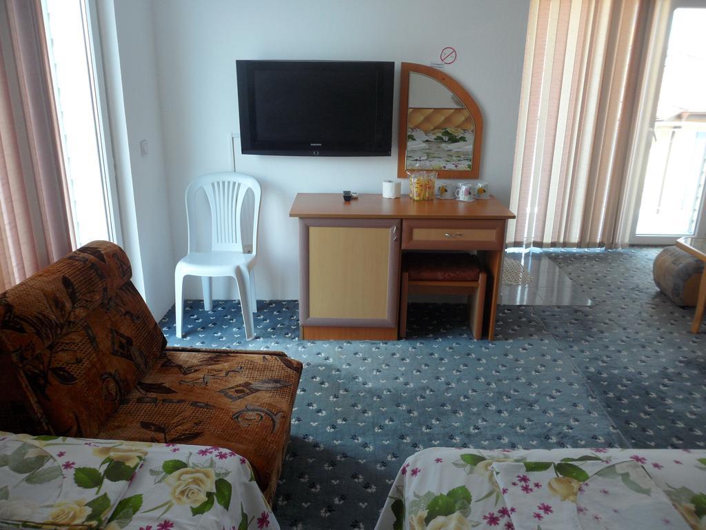 Sianie Guest House Равда Екстер'єр фото
