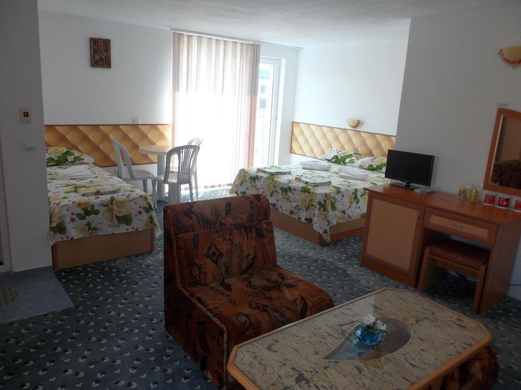 Sianie Guest House Равда Екстер'єр фото