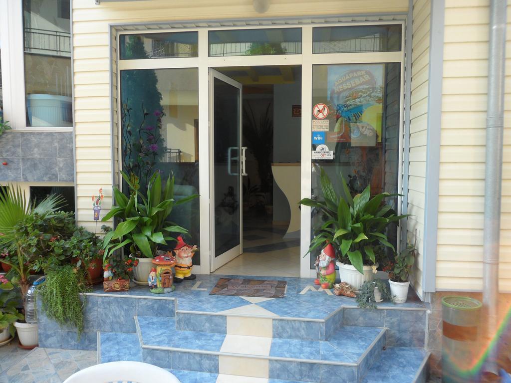 Sianie Guest House Равда Екстер'єр фото