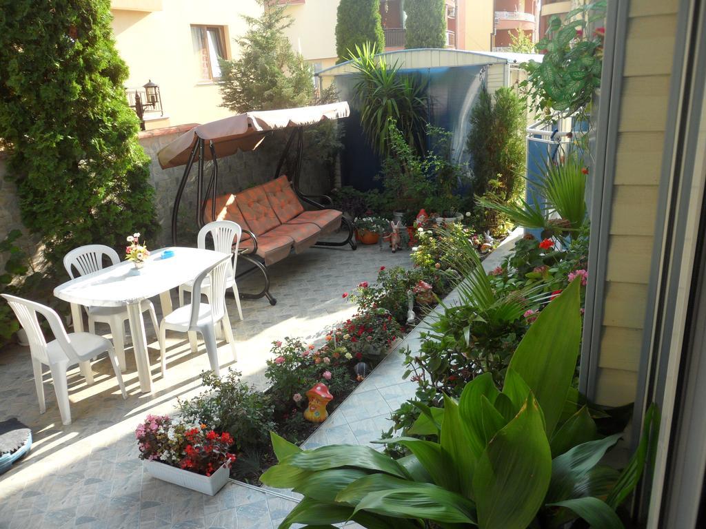 Sianie Guest House Равда Екстер'єр фото