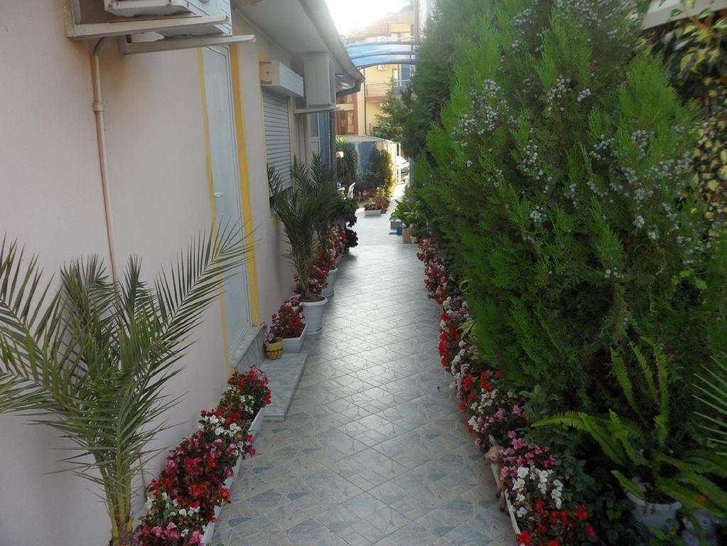 Sianie Guest House Равда Екстер'єр фото