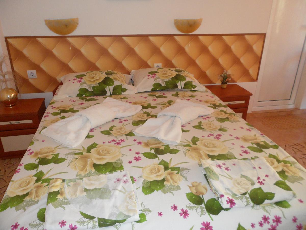 Sianie Guest House Равда Екстер'єр фото