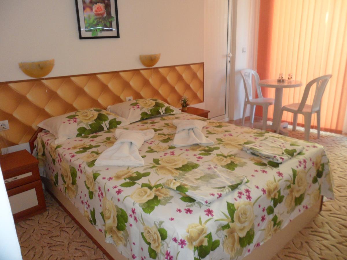 Sianie Guest House Равда Екстер'єр фото
