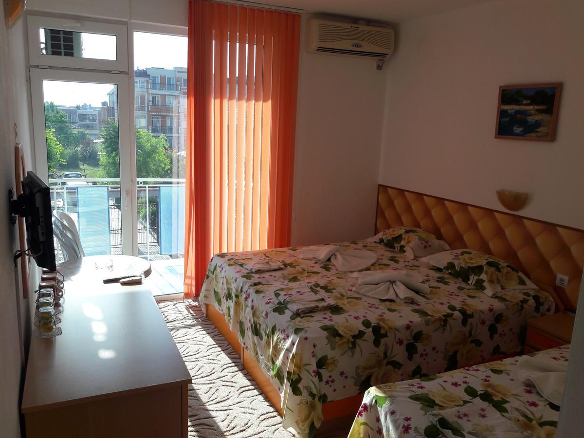 Sianie Guest House Равда Екстер'єр фото