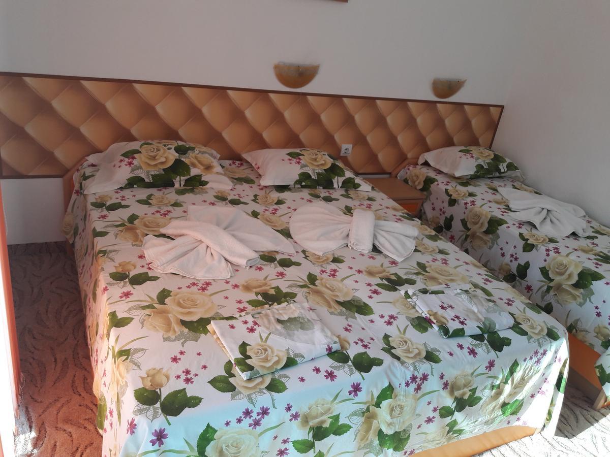 Sianie Guest House Равда Екстер'єр фото