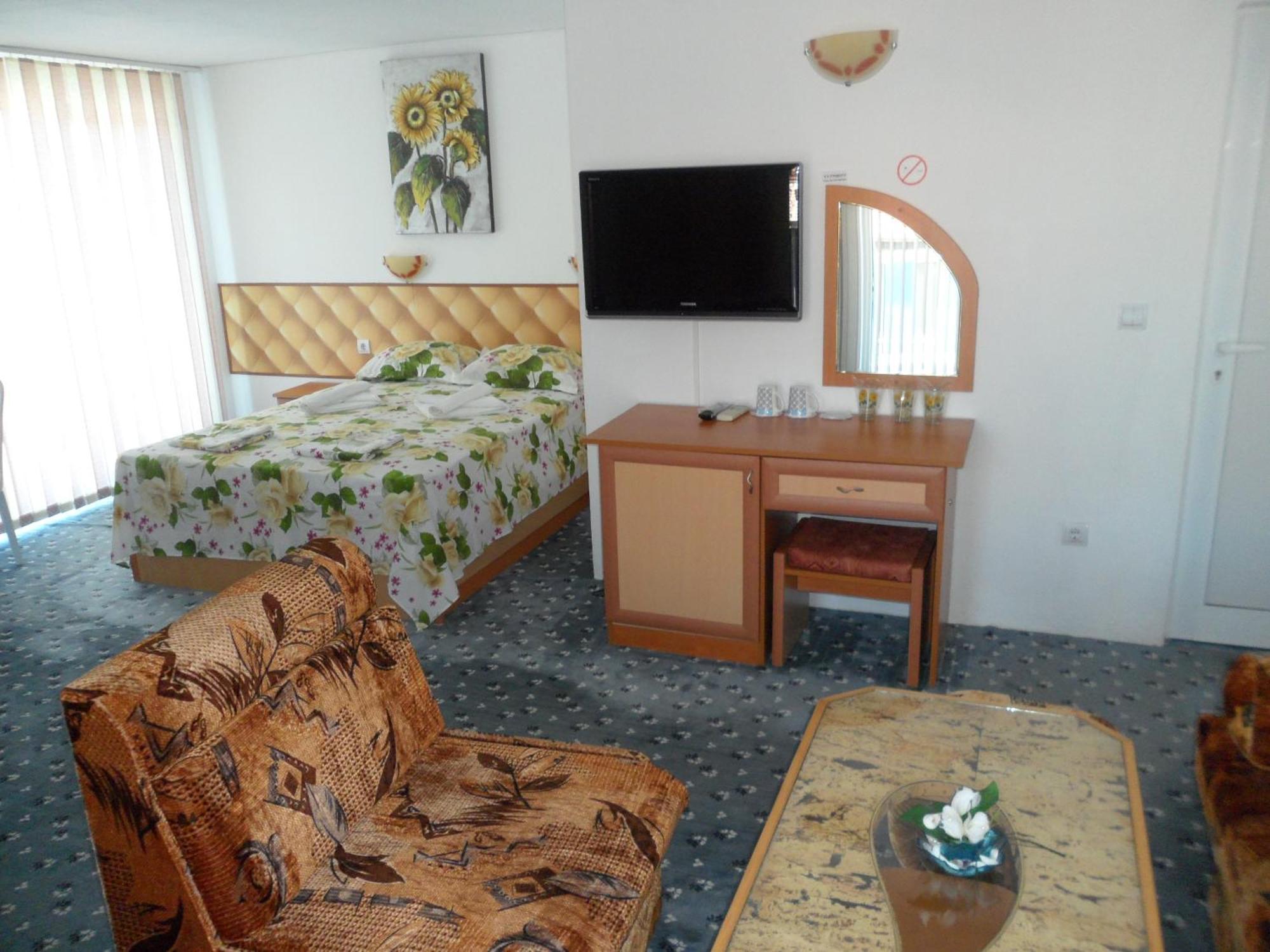 Sianie Guest House Равда Екстер'єр фото