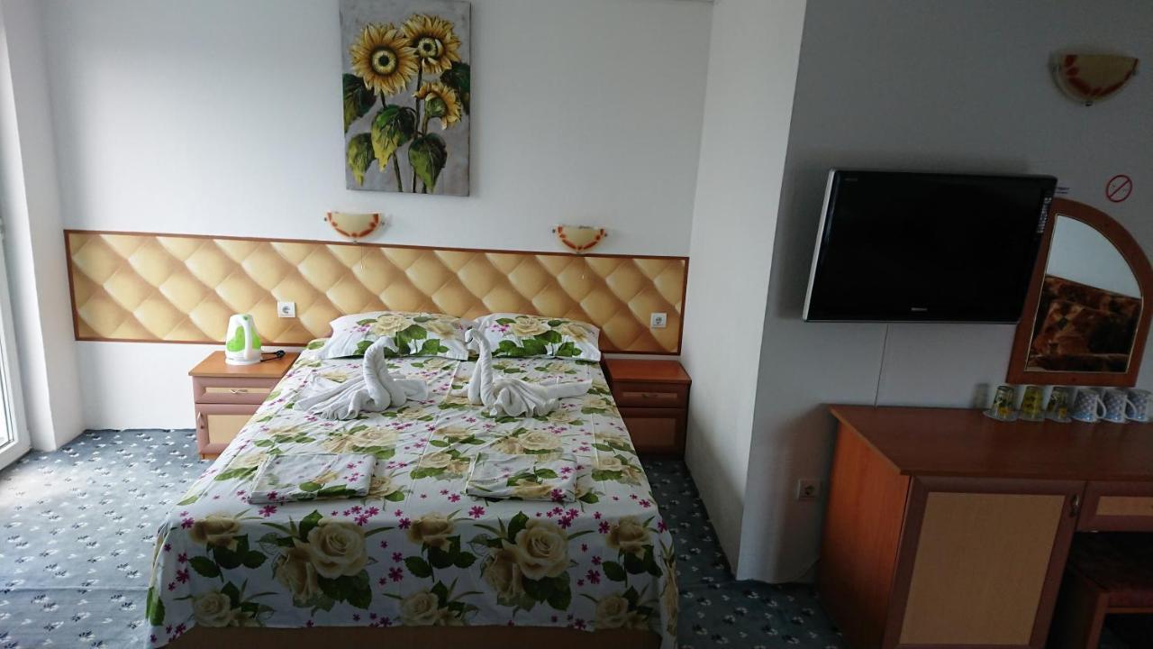 Sianie Guest House Равда Екстер'єр фото